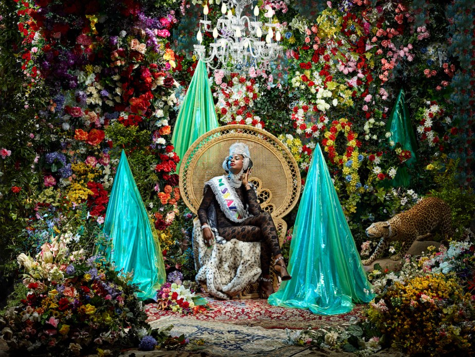 2.-miss-azania-2019-2015-©-athi-patra-ruga-and-whatiftheworld-photography-hayden-phipps